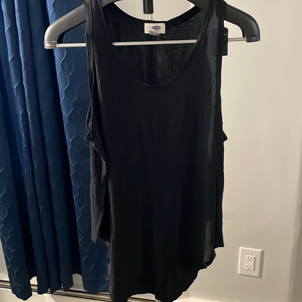 Black modal Old Navy tank